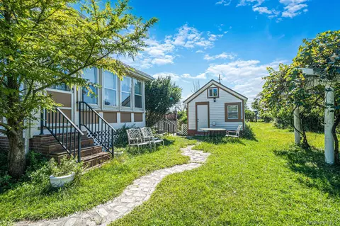 Exterior - 436 Bay Ave, Patchogue, NY 11772 photo 10 of 11