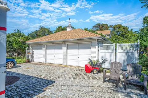 Exterior - 436 Bay Ave, Patchogue, NY 11772 photo 9 of 11