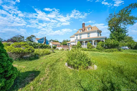 Exterior - 436 Bay Ave, Patchogue, NY 11772 photo 8 of 11
