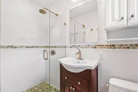 Bath - 46 Beverly Dr, Rye, NY 10580 photo 1 of 2