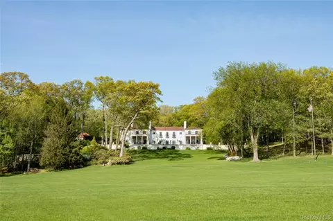 100 Horseshoe Rd, Mill Neck, NY 11765