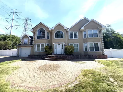 249 Haven Ave, Ronkonkoma, NY 11779