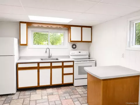 Kitchen - 491 State Route 32, Wallkill, NY 12589 photo 3 of 4