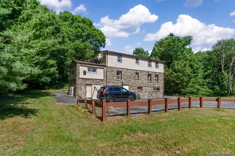 Exterior - 491 State Route 32, Wallkill, NY 12589 photo 2 of 4