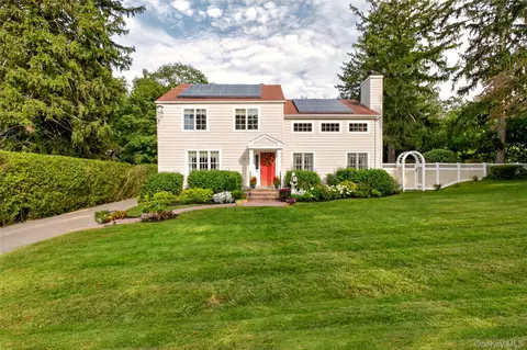 88 Knollwood Ave, Huntington, NY 11743