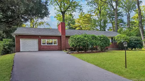 35 Diane Dr, Clarkstown, NY 10956