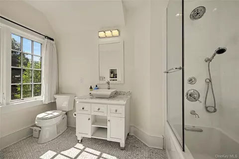 Bath - 4 Commodore Ave, Rye, NY 10580 photo 8 of 8