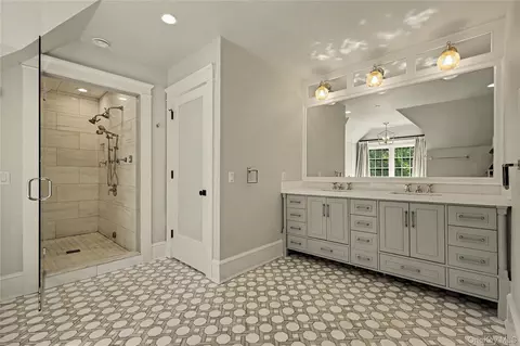 Bath - 4 Commodore Ave, Rye, NY 10580 photo 3 of 8