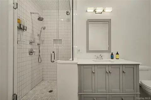 Bath - 4 Commodore Ave, Rye, NY 10580 photo 1 of 8