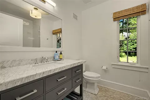 Bath - 4 Commodore Ave, Rye, NY 10580 photo 2 of 8