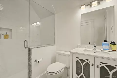 Bath - 4 Commodore Ave, Rye, NY 10580 photo 6 of 8