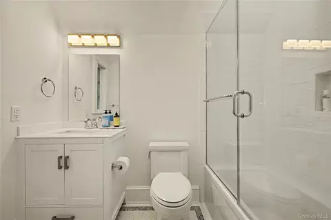 Bath - 4 Commodore Ave, Rye, NY 10580 photo 5 of 8