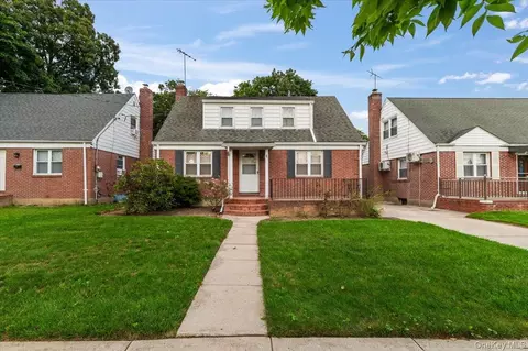 7607 Hewlett St, New York, NY 11040