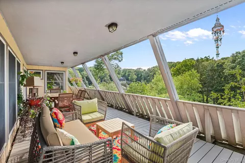4 Hill Dale Ave, Miller Place, NY 11764