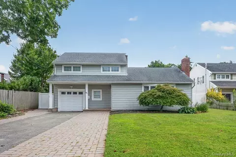 61 Carleton Ave, Amityville, NY 11701