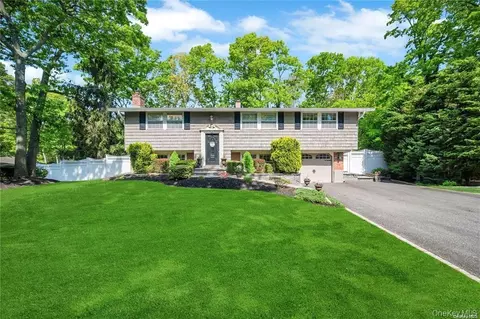 1 Cottontail Ln, Setauket, NY 11733