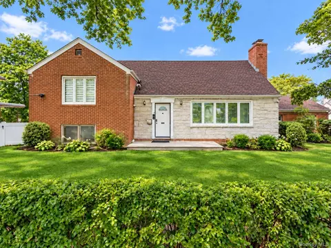 186-35 80th Dr, Jamaica, NY 11432