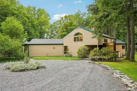 65 Colonial Ave, Warwick, NY 10990