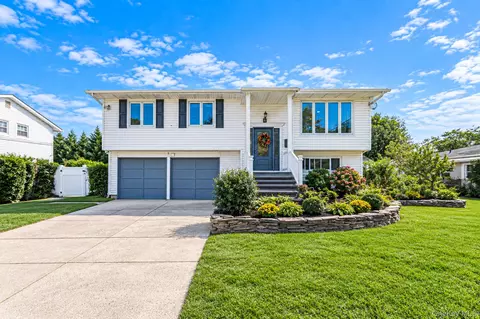 1527 Saint Louis Ave, Bay Shore, NY 11706