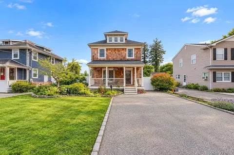 Exterior - 52 Lee Ave, Patchogue, NY 11772 photo 3 of 9