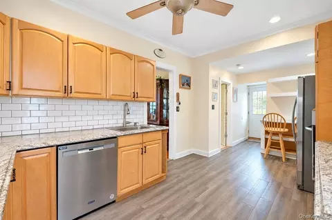 Entry Way - 52 Lee Ave, Patchogue, NY 11772 photo 1 of 2