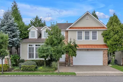 95 W Overlook, North Hempstead, NY 11050