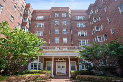 84-49 168th St #2U, Jamaica, NY 11432