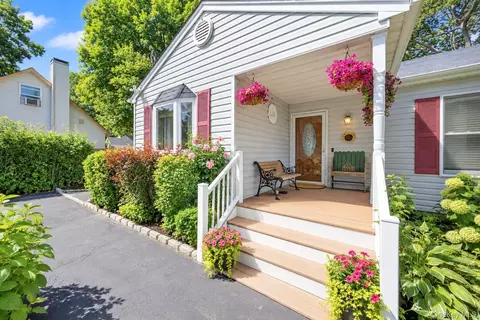 115 Colin Dr, Shirley, NY 11967