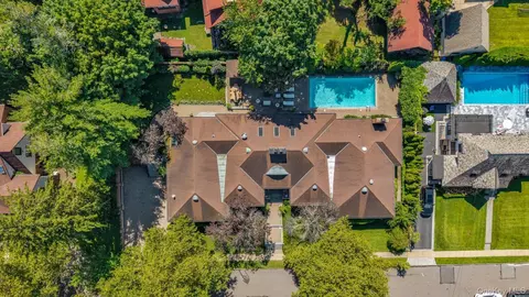 224 Beverly Rd, Douglaston, NY 11363