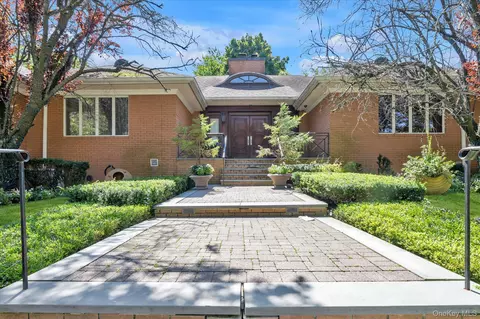 224 Beverly Rd, Douglaston, NY 11363