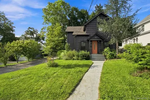 3 Elm St, Mount Pleasant, NY 10570