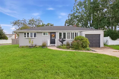 222 Jerusalem Ave, Massapequa, NY 11758
