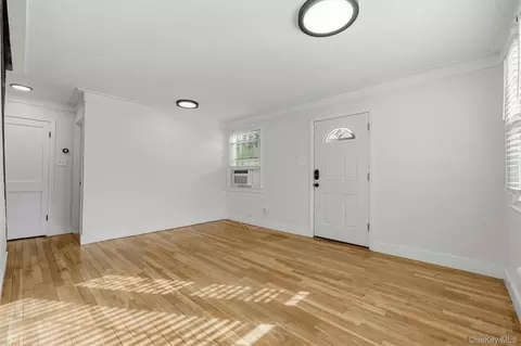 Living - 3 Kinderhook Dr, Poughkeepsie, NY 12603 photo 3 of 4