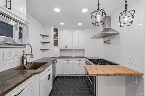 Kitchen - 3 Kinderhook Dr, Poughkeepsie, NY 12603 photo 3 of 3