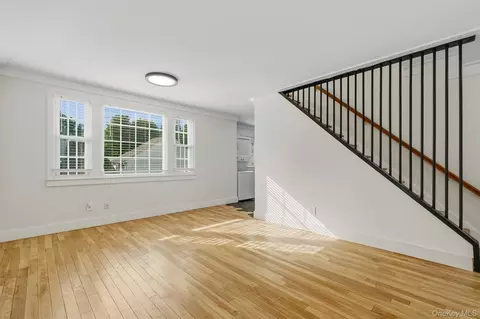 Living - 3 Kinderhook Dr, Poughkeepsie, NY 12603 photo 1 of 4