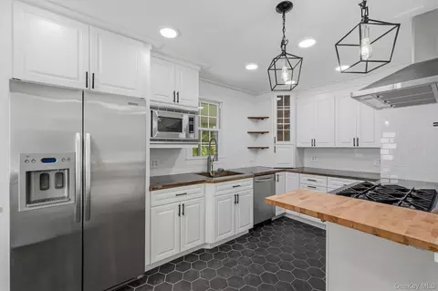 Kitchen - 3 Kinderhook Dr, Poughkeepsie, NY 12603 photo 1 of 3