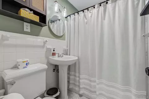Bath - 3 Kinderhook Dr, Poughkeepsie, NY 12603 photo 1 of 1