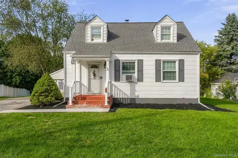 Exterior - 3 Kinderhook Dr, Poughkeepsie, NY 12603 photo 2 of 9