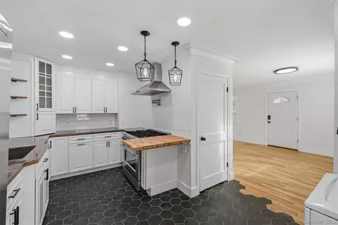 Kitchen - 3 Kinderhook Dr, Poughkeepsie, NY 12603 photo 2 of 3
