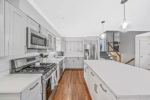 Kitchen - 6 Otsego Pl, Commack, NY 11725 photo 4 of 4