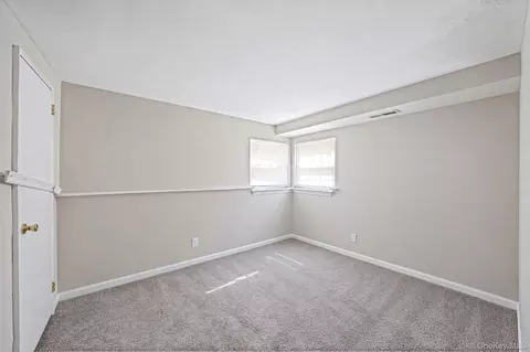 Bedroom - 6 Otsego Pl, Commack, NY 11725 photo 6 of 6