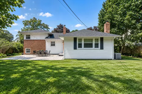 Exterior - 6 Otsego Pl, Commack, NY 11725 photo 6 of 8