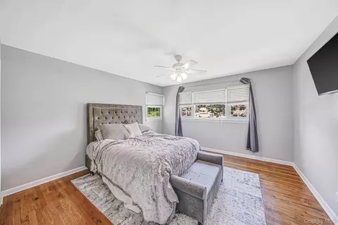 Bedroom - 6 Otsego Pl, Commack, NY 11725 photo 2 of 6