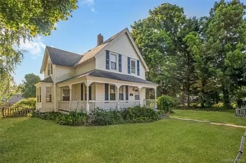 86 Union Ave, Islip, NY 11751