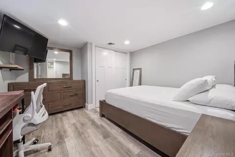 Bedroom - 18 Devon Rd, Bethpage, NY 11714 photo 3 of 4