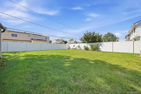 Exterior - 18 Devon Rd, Bethpage, NY 11714 photo 2 of 3