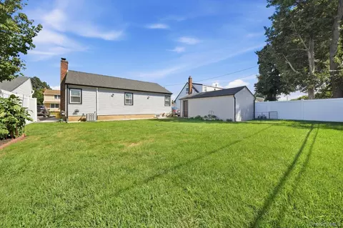 Exterior - 18 Devon Rd, Bethpage, NY 11714 photo 3 of 3