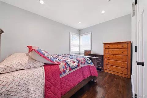 Bedroom - 18 Devon Rd, Bethpage, NY 11714 photo 2 of 4