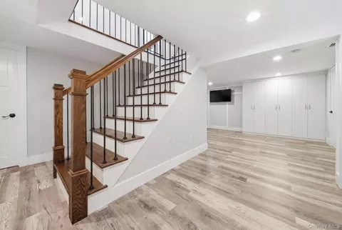 Entry Way - 18 Devon Rd, Bethpage, NY 11714 photo 5 of 6