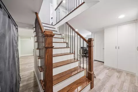 Entry Way - 18 Devon Rd, Bethpage, NY 11714 photo 6 of 6